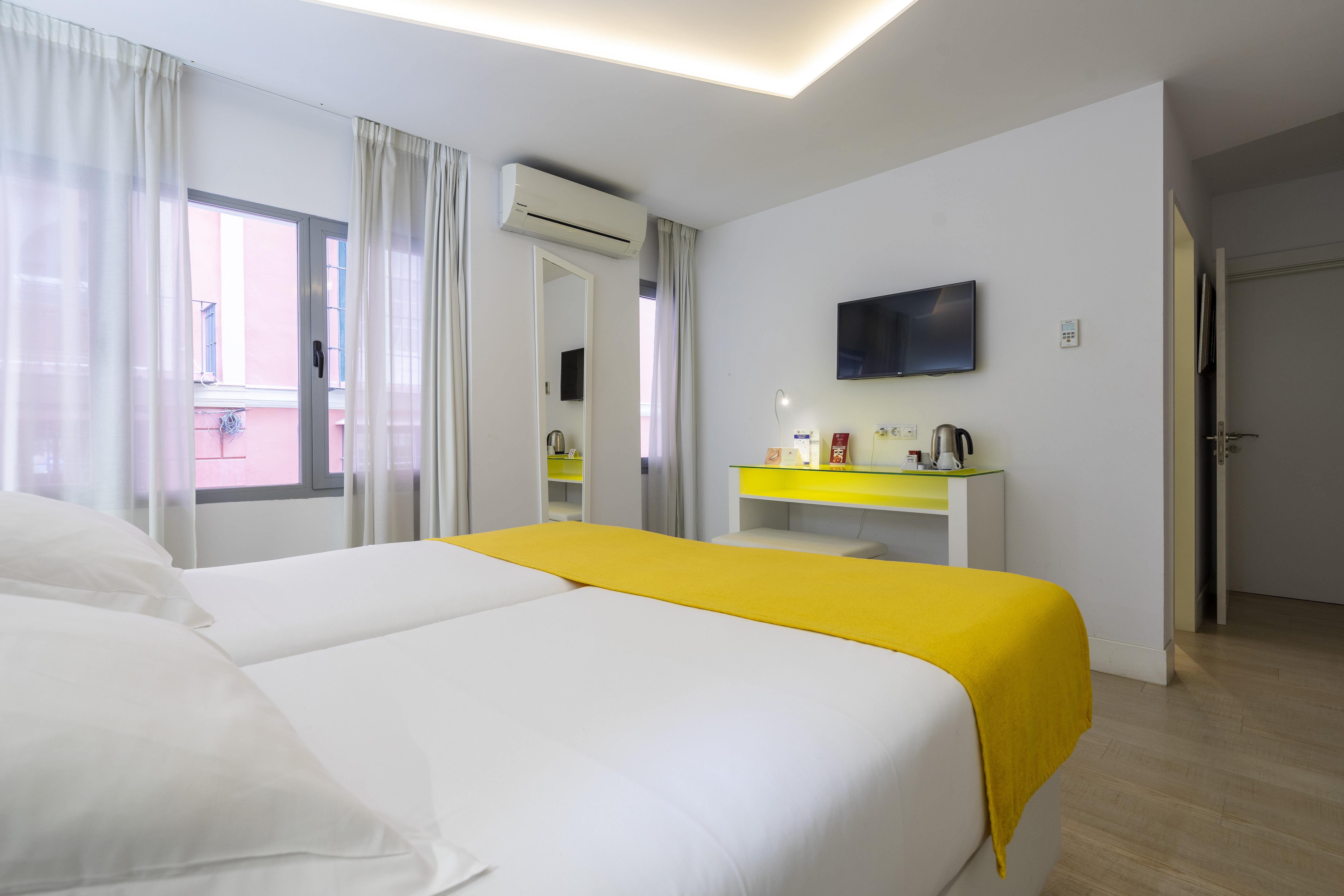 Atarazanas Málaga Boutique Hotel Esterno foto