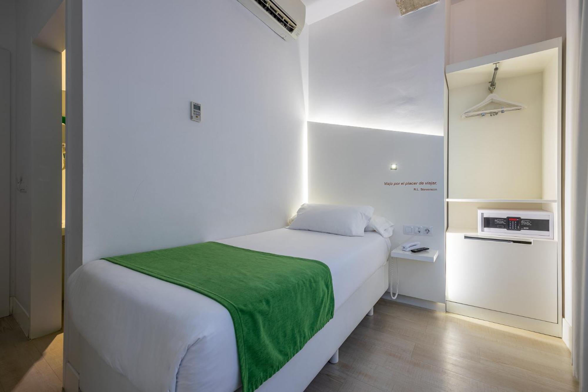 Atarazanas Málaga Boutique Hotel Esterno foto